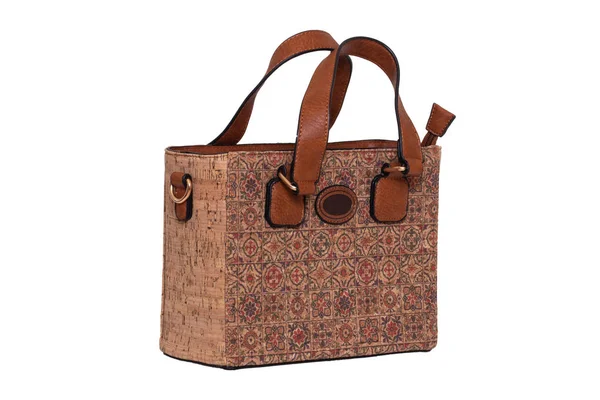 Hand väskan är isolerad. Fashionabla bruna kvinnliga lyx kvinnor väska tillverkad av ek kork isolerad på en vit bakgrund. Accessoarer för kvinnor. — Stockfoto