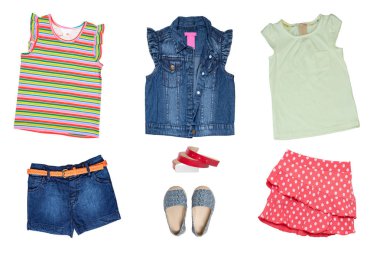 Beyaz bir ba üzerinde izole küçük kız yaz giysileri kolaj seti