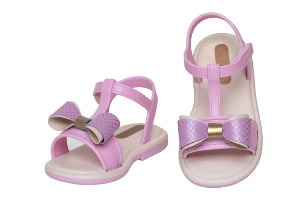 粉红色凉鞋隔离。可爱的粉红色凉鞋与蝴蝶结的特写 — 图库照片