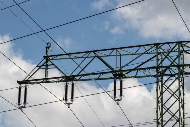 Enerji üretimi, iletim ve dağıtım konsepti. Yakın-u