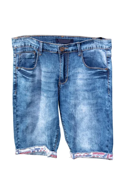 Kalhoty izolované. Módní stylové krátké džíny kalhoty pro chlapce izolované na bílém pozadí. Módní džínové krátké kalhoty. — Stock fotografie