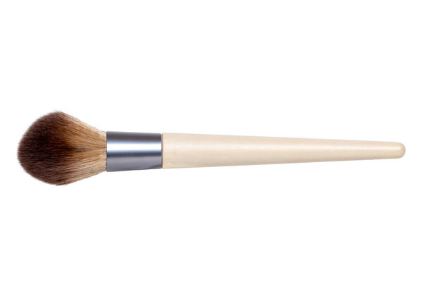 Close up of a wooden new professional makeup brush isolated on a white background. Концепция красоты. Макрофотография
.