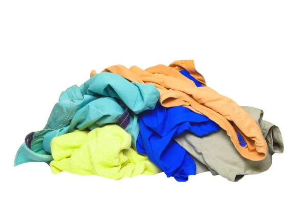 服の山隔離された 白い背景に隔離された洗濯用のカラフルな汚れた服のスタック — ストック写真