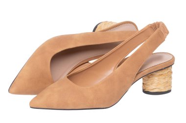 Yüksek topuklu ayakkabılar izole edilmiş. Zarif, deri bir çift yakın plan seksi yüksek topuklu ayakkabılar. Beyaz arka planda izole edilmiş bej ayakkabılar ya da sandaletler. Makro.