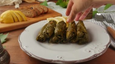 Dolmalar, pirinç ve et ile doldurulmuş yaprak 