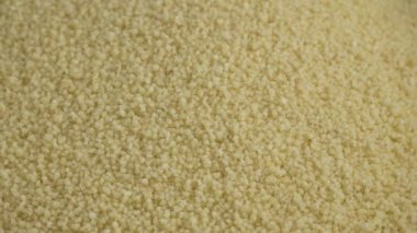 Çiğ Kuru Organik Kuskus. Üstte görüntü