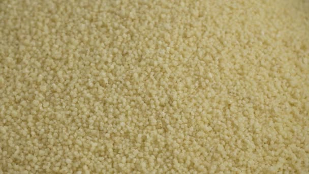 Couscous biologico secco crudo. Vista dall'alto — Video Stock