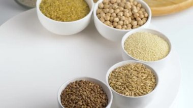 Karışık kuskus, bulgur, nohut, karabuğday ve buğday.