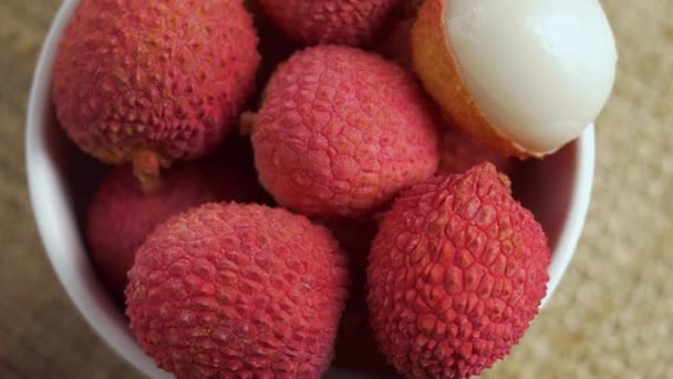 Fresh lychee in bowl .Exotic fruits — Stock Video