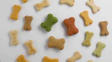  Dönen Köpek gıda bisküvi kemik şeklinde. Close.