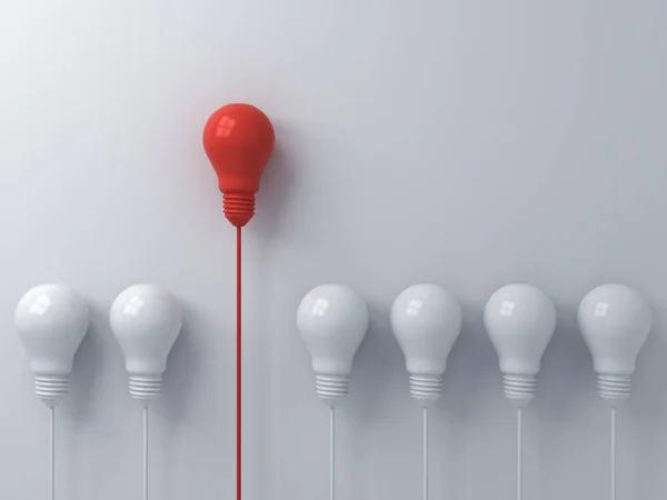 Think Different Concept Una Lampadina Rossa Che Distingue Dalle Fioco — Foto Stock