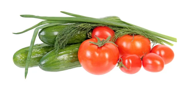 Frische Grüne Gurken Rote Tomaten Grüner Dill Und Zwiebelblätter Isoliert — Stockfoto