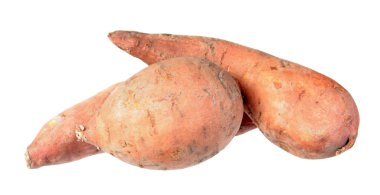 Beyaz arka planda izole tatlı patates yumrular