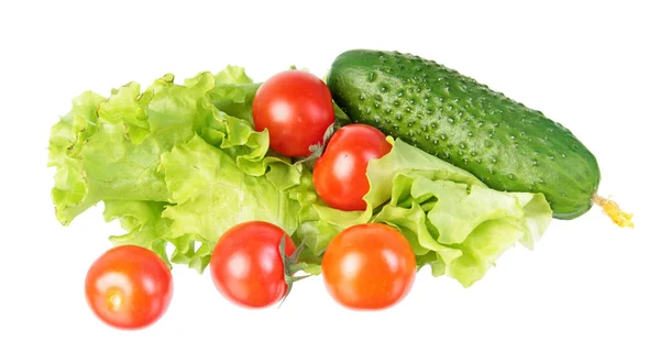 Frische Grüne Gurken Rote Tomaten Und Grüne Salatblätter Isoliert Auf — Stockfoto