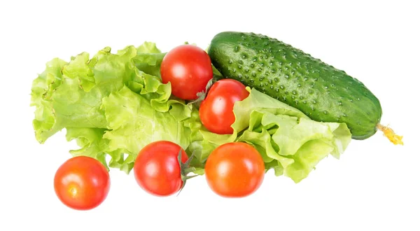 Frische Grüne Gurken Rote Tomaten Und Grüne Salatblätter Isoliert Auf — Stockfoto