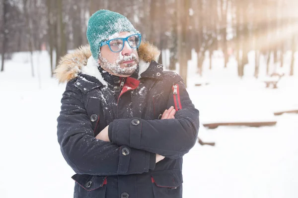 Портрет Чоловічого Обличчя Вкритого Снігом Божевільний Веселий Смішний Комічний Емоційний Ліцензійні Стокові Зображення