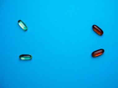 hapları üzerinde mavi bir adam