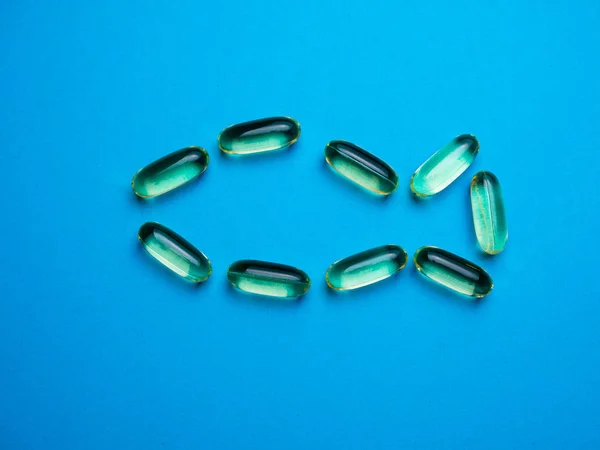 hapları üzerinde mavi bir adam