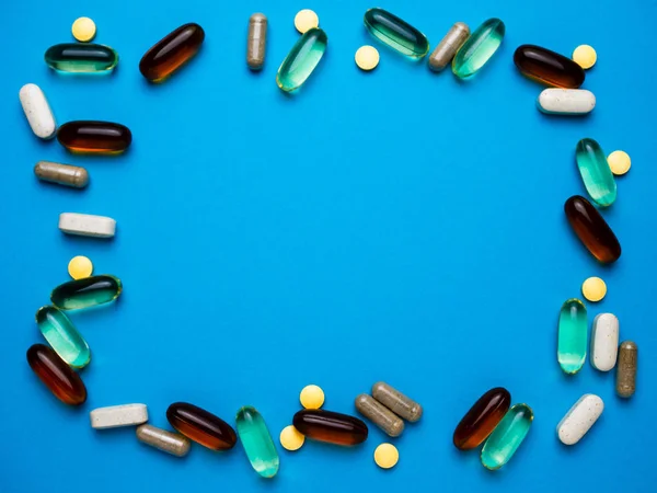 hapları üzerinde mavi bir adam