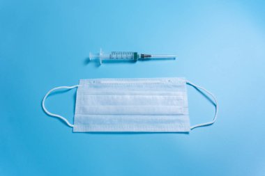 Şırınga ve tıbbi yüz maskesi