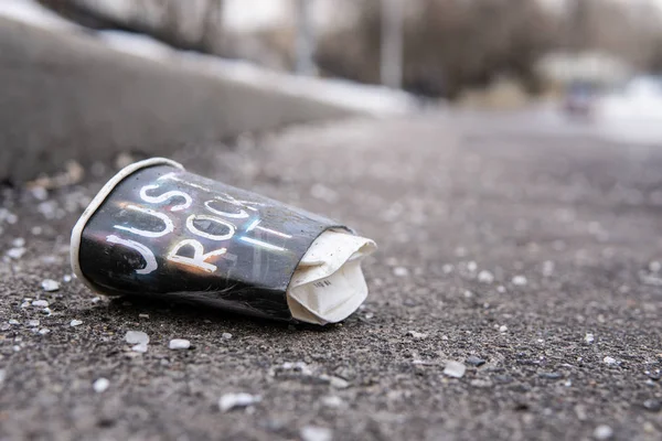 Kağıt bardağı. Çöp. Ekoloji