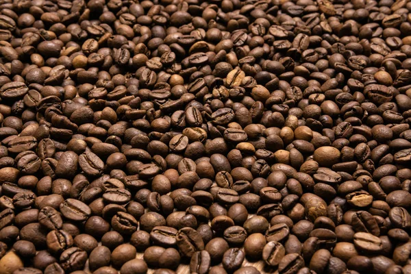 Kavrulmuş kahve çekirdekleri. 
