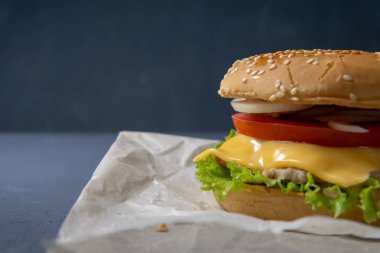 Köfte ile Burger, salata, domates ve peynir bir dilim, Oni