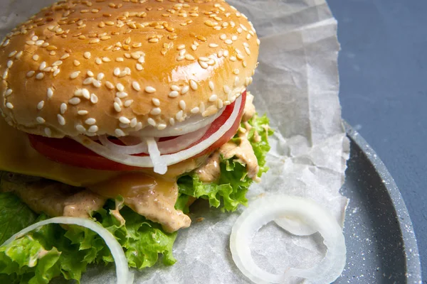 Köfte ile Burger, salata, domates ve peynir bir dilim, Oni