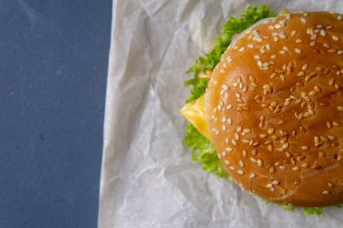 Köfte ile Burger, salata, domates ve peynir bir dilim, Oni