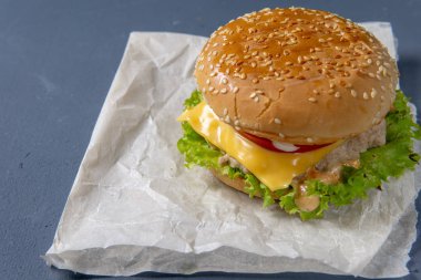 Köfte ile Burger, salata, domates ve peynir bir dilim, Oni