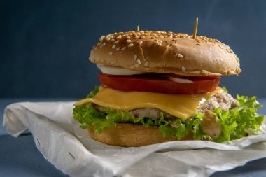 Köfte ile Burger, salata, domates ve peynir bir dilim, Oni