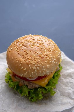 Köfte ile Burger, salata, domates ve peynir bir dilim, Oni