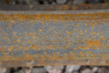 Eski ray üzerinde paslı metal doku