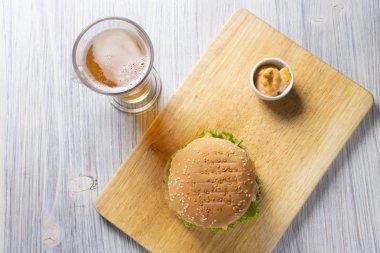 Köfte ile Burger, salata, domates ve peynir bir dilim, Oni