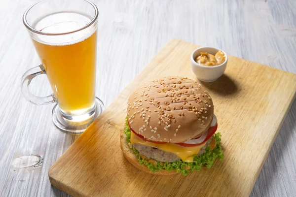 Köfte ile Burger, salata, domates ve peynir bir dilim, Oni