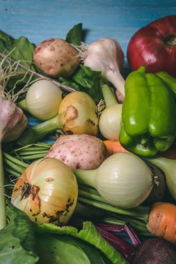 Domates, lahana, soğan, patates, biber, sarımsak, havuç ve pancar