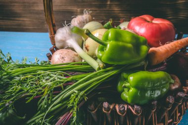 Domates, lahana, soğan, patates, biber, sarımsak, havuç ve pancar