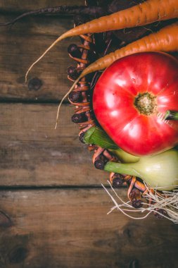 Domates, soğan, patates, biber, sarımsak, havuç ve pancar. Vege
