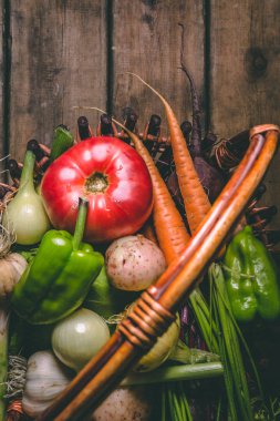 Domates, soğan, patates, biber, sarımsak, havuç ve pancar. Vege