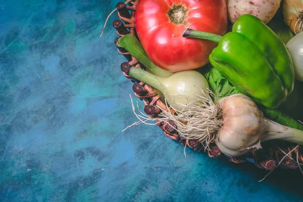 Domates, lahana, soğan, patates, biber, sarımsak, havuç ve pancar