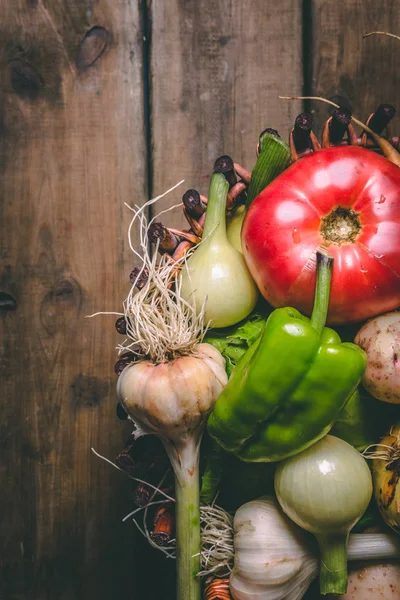 Tomate, cebolla, papa, pimienta, ajo, zanahoria y remolacha. Vegetales — Foto de Stock