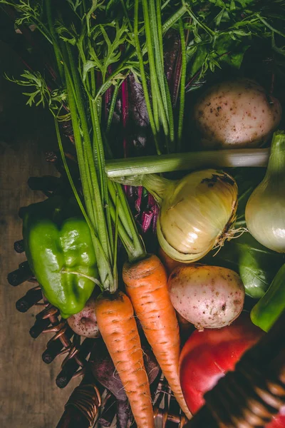 Domates, soğan, patates, biber, sarımsak, havuç ve pancar. Vege