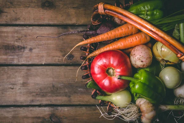 Tomate, cebolla, papa, pimienta, ajo, zanahoria y remolacha. Vegetales — Foto de Stock
