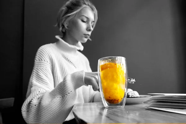 Woman Drinking Hot Tea While Sitting Table Restaurant — Stock Photo, Image