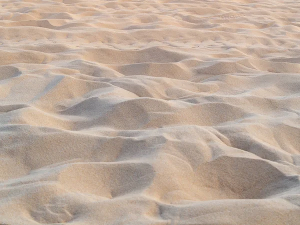美丽的沙子质地 三沙丘 海滩背景空间为夏天 — 图库照片