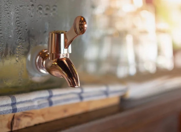 Detail Měděné Páku Ventilu Freshy Pití Studené Vody Chladnější Láhev — Stock fotografie