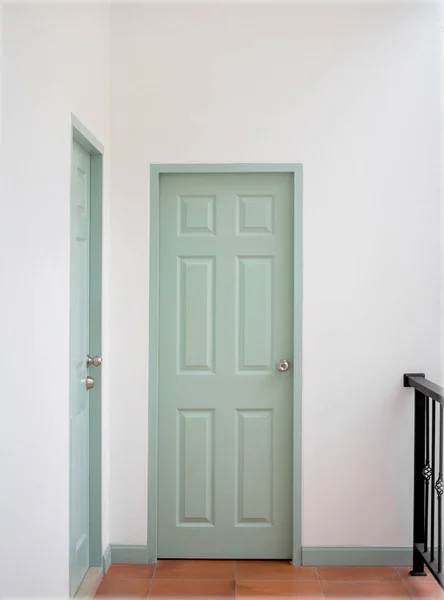 Habitación Clásica Puerta Verde Vintage Pared Blanca Limpia —  Fotos de Stock