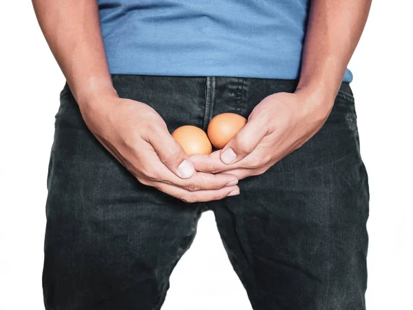 Mano Hombre Sosteniendo Huevos Entrepierna Media Pantalones Aislados Sobre Fondo — Foto de Stock