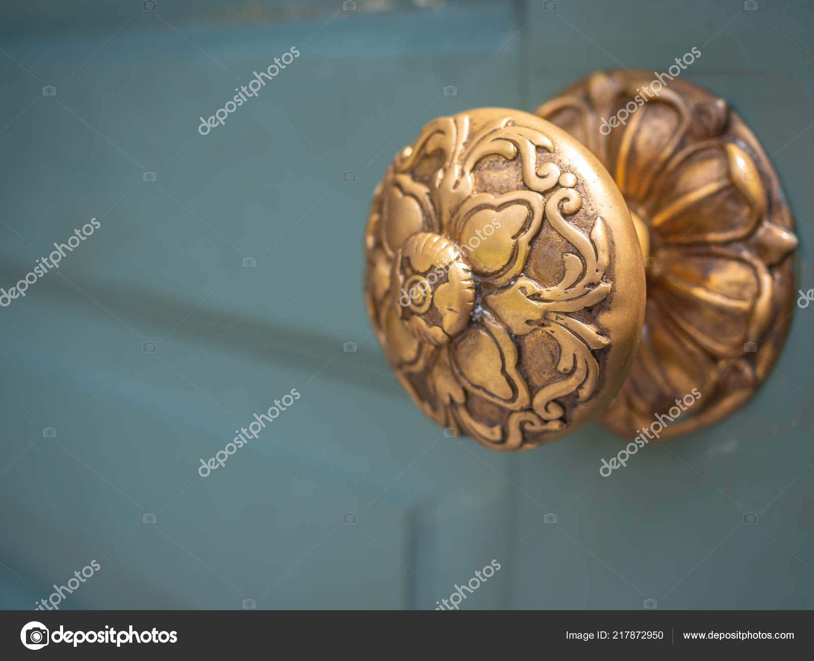 Close Classic Vintage Golden Door Knobs Antique Door Knob
