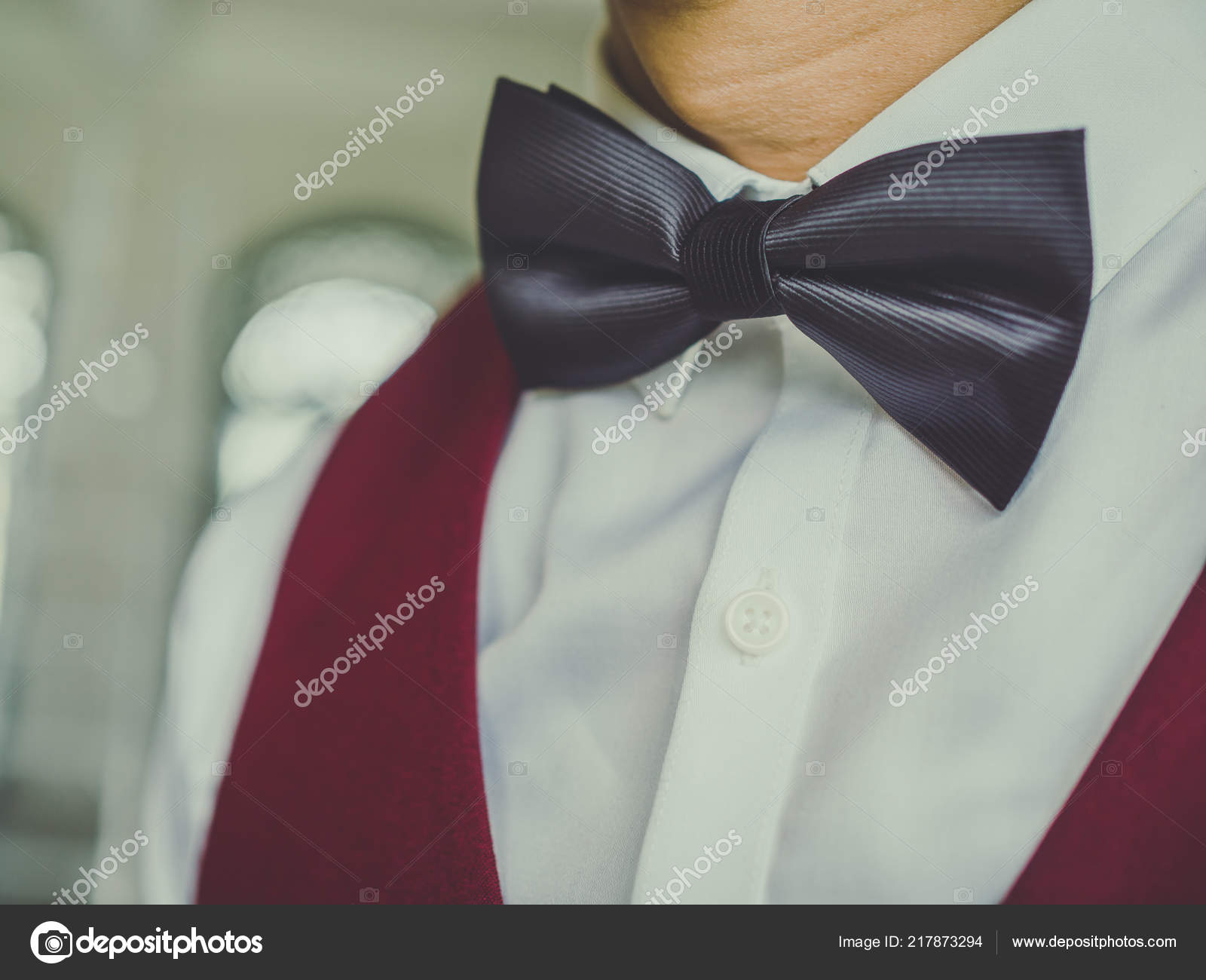White Shirt Black Vest Red Bow Tie Tissino - black shirt with red button bow tie up roblox